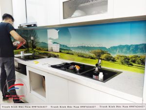 Kính bếp 3D hoa văn Sân Golf - Tranh Kính Đức Nam