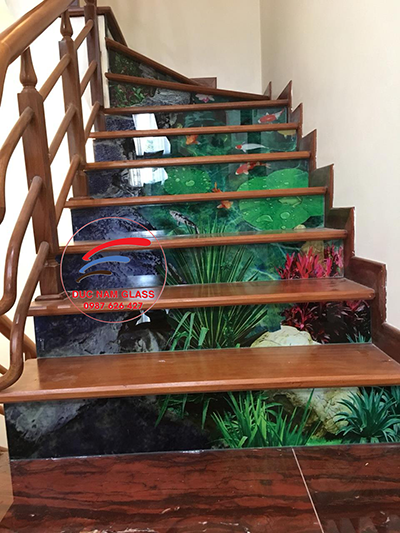 With a realistic and vivid effect, the glass paintings on the stairs will leave your customers stunned. They will want to learn more about these paintings and admire them in their own homes.